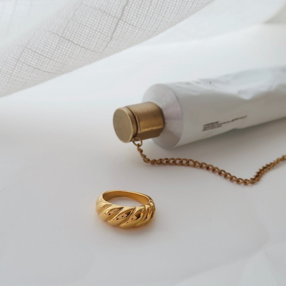 NEW 18K Gold Plated Braided Croissant Ring 0 - Picture 9 of 11